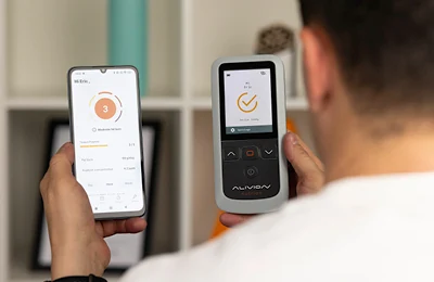 Nutrion™ analyzer measuring a breath sample next to the Alivion Core app
